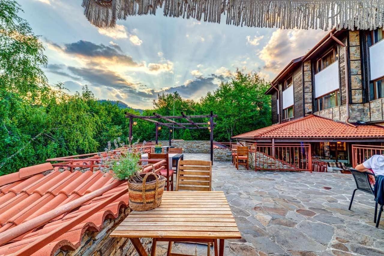 Hotel Smilen Smoljan Exterior foto